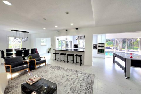 House in Wellington, Florida 5 bedrooms, 315.87 sq.m. № 2176987 - photo 20