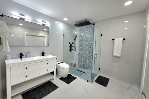 House in Wellington, Florida 5 bedrooms, 315.87 sq.m. № 2176987 - photo 16