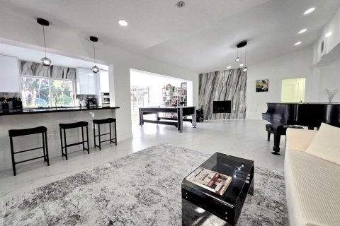 House in Wellington, Florida 5 bedrooms, 315.87 sq.m. № 2176987 - photo 5