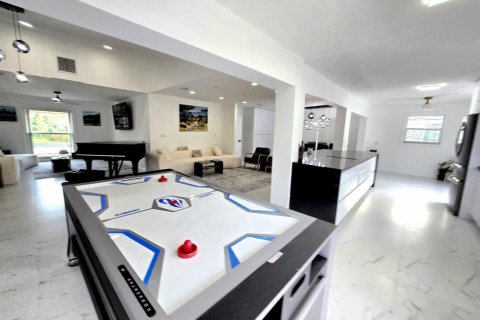 House in Wellington, Florida 5 bedrooms, 315.87 sq.m. № 2176987 - photo 26