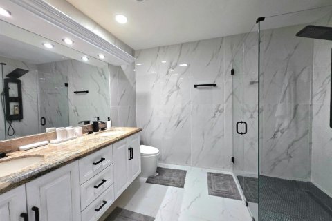 House in Wellington, Florida 5 bedrooms, 315.87 sq.m. № 2176987 - photo 13