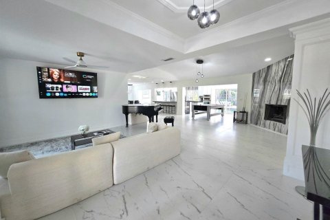 House in Wellington, Florida 5 bedrooms, 315.87 sq.m. № 2176987 - photo 25
