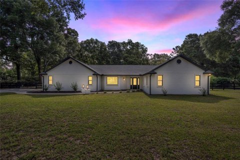 House in Ocala, Florida 4 bedrooms, 208.47 sq.m. № 2339099