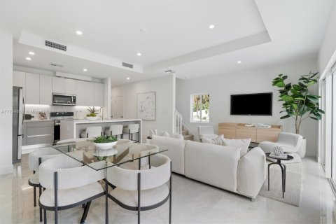 Townhouse in Coral Springs, Florida 3 bedrooms, 151.71 sq.m. № 1484633 - photo 2