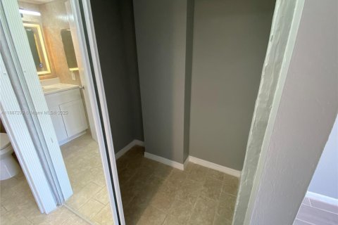 Снять в аренду кондоминиум в Норт-Майами-Бич, Флорида 1 спальня, 73.39м2, № 1932871 - фото 17