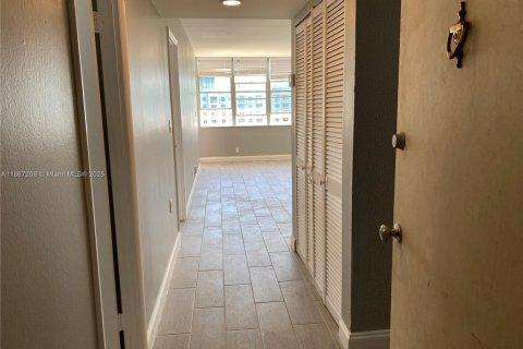 Снять в аренду кондоминиум в Норт-Майами-Бич, Флорида 1 спальня, 73.39м2, № 1932871 - фото 5