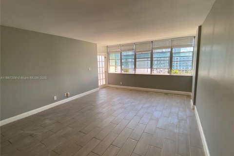 Снять в аренду кондоминиум в Норт-Майами-Бич, Флорида 1 спальня, 73.39м2, № 1932871 - фото 13