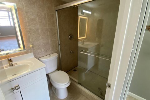 Снять в аренду кондоминиум в Норт-Майами-Бич, Флорида 1 спальня, 73.39м2, № 1932871 - фото 20