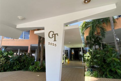 Снять в аренду кондоминиум в Норт-Майами-Бич, Флорида 1 спальня, 73.39м2, № 1932871 - фото 3