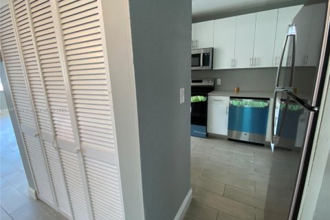 Снять в аренду кондоминиум в Норт-Майами-Бич, Флорида 1 спальня, 73.39м2, № 1932871 - фото 8