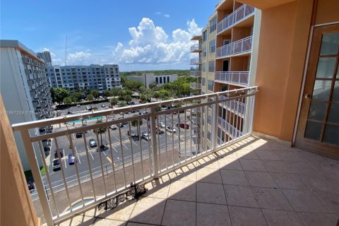 Снять в аренду кондоминиум в Норт-Майами-Бич, Флорида 1 спальня, 73.39м2, № 1932871 - фото 24