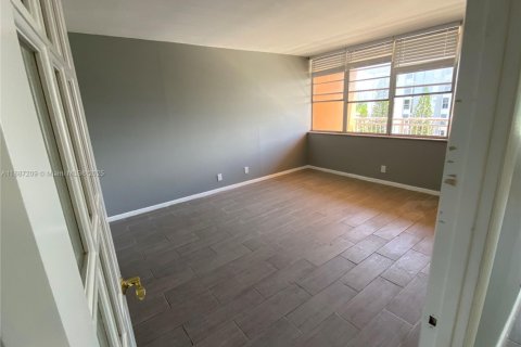 Снять в аренду кондоминиум в Норт-Майами-Бич, Флорида 1 спальня, 73.39м2, № 1932871 - фото 14