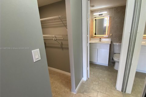 Снять в аренду кондоминиум в Норт-Майами-Бич, Флорида 1 спальня, 73.39м2, № 1932871 - фото 18