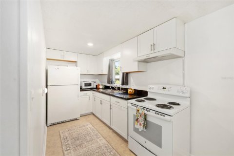 Купить виллу или дом в Даннеллон, Флорида 8 комнат, 120.96м2, № 1902551 - фото 29