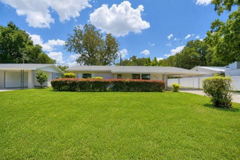 House in Lakeland, Florida 2 bedrooms, 124.95 sq.m. № 2302649