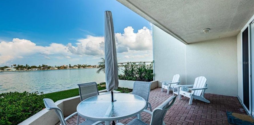 Condo à Saint Petersburg, Floride, 2 chambres № 2108717