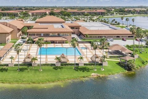 Copropriété à louer à Pembroke Pines, Floride: 1 chambre, 75.34 m2 № 2057185 - photo 11