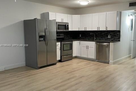 Copropriété à louer à Pembroke Pines, Floride: 1 chambre, 75.34 m2 № 2057185 - photo 2