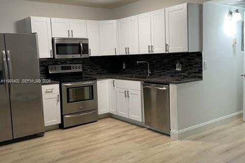 Copropriété à louer à Pembroke Pines, Floride: 1 chambre, 75.34 m2 № 2057185 - photo 4