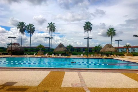 Copropriété à louer à Pembroke Pines, Floride: 1 chambre, 75.34 m2 № 2057185 - photo 10