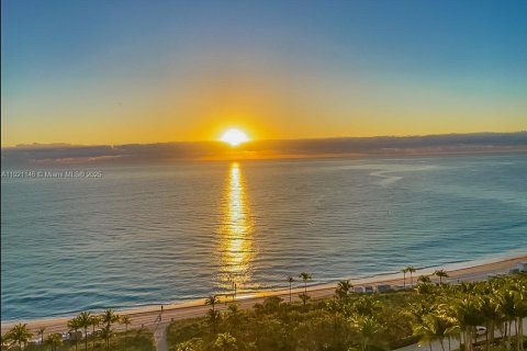 Condo in Bal Harbour, Florida, 3 bedrooms  № 1974205 - photo 1