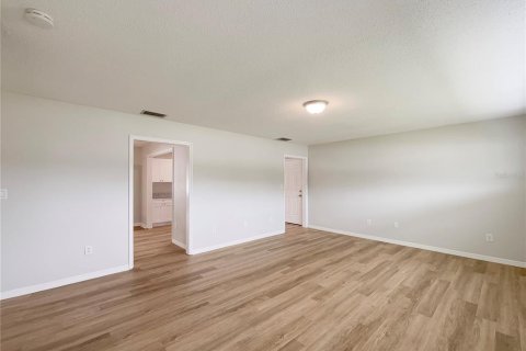 Casa en venta en Leesburg, Florida, 3 dormitorios, 156.08 m2 № 1824921 - foto 9