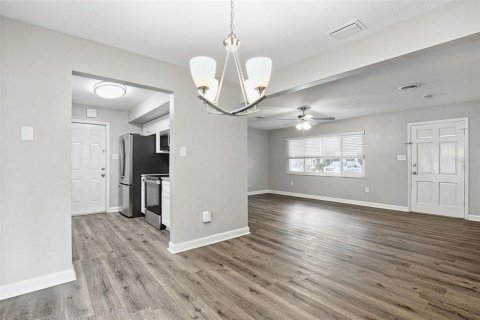 Villa ou maison à vendre à Clearwater, Floride: 2 chambres, 100.8 m2 № 2430632 - photo 13