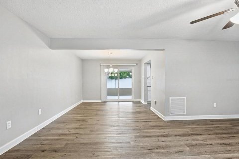 Villa ou maison à vendre à Clearwater, Floride: 2 chambres, 100.8 m2 № 2430632 - photo 12