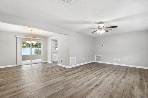 Villa ou maison à vendre à Clearwater, Floride: 2 chambres, 100.8 m2 № 2430632 - photo 9