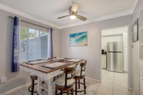 House in Sarasota, Florida 3 bedrooms, 151.06 sq.m. № 1837313 - photo 9