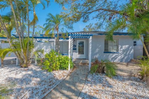 House in Sarasota, Florida 3 bedrooms, 151.06 sq.m. № 1837313 - photo 1
