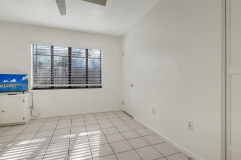 House in Sarasota, Florida 3 bedrooms, 151.06 sq.m. № 1837313 - photo 30