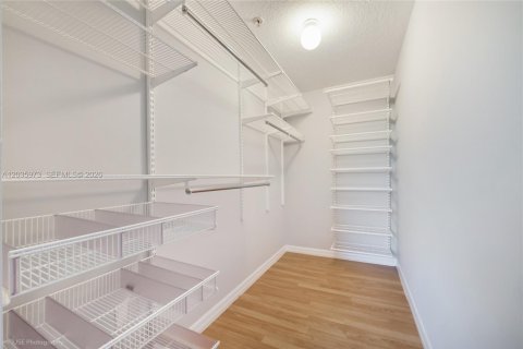 Condominio en alquiler en Miami, Florida, 1 dormitorio, 64.2 m2 № 2086576 - foto 8