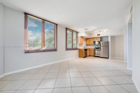 Condominio en alquiler en Miami, Florida, 1 dormitorio, 64.2 m2 № 2086576 - foto 3