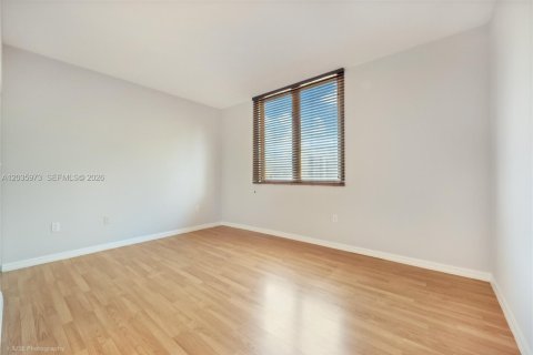 Condominio en alquiler en Miami, Florida, 1 dormitorio, 64.2 m2 № 2086576 - foto 7