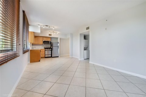 Condominio en alquiler en Miami, Florida, 1 dormitorio, 64.2 m2 № 2086576 - foto 4