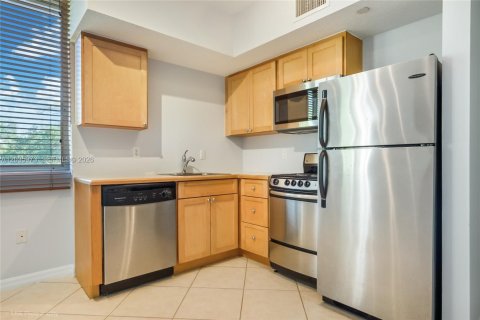 Condominio en alquiler en Miami, Florida, 1 dormitorio, 64.2 m2 № 2086576 - foto 5