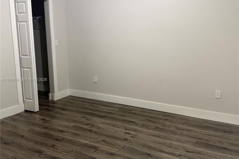 Снять в аренду таунхаус в Хайалиа, Флорида 3 спальни, № 1985923 - фото 9