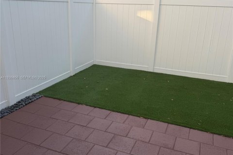 Снять в аренду таунхаус в Хайалиа, Флорида 3 спальни, № 1985923 - фото 26