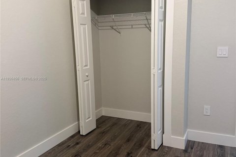 Снять в аренду таунхаус в Хайалиа, Флорида 3 спальни, № 1985923 - фото 13