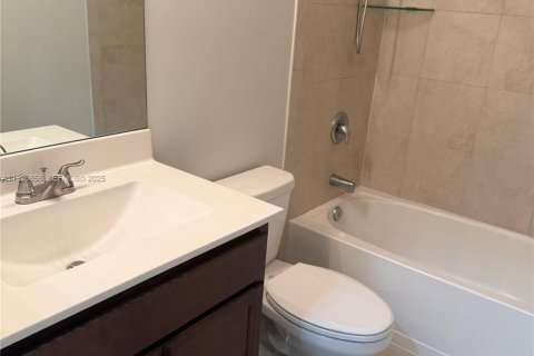 Снять в аренду таунхаус в Хайалиа, Флорида 3 спальни, № 1985923 - фото 14