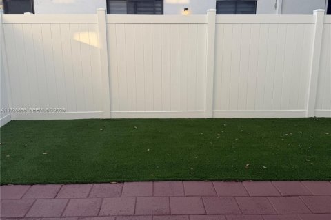 Снять в аренду таунхаус в Хайалиа, Флорида 3 спальни, № 1985923 - фото 21