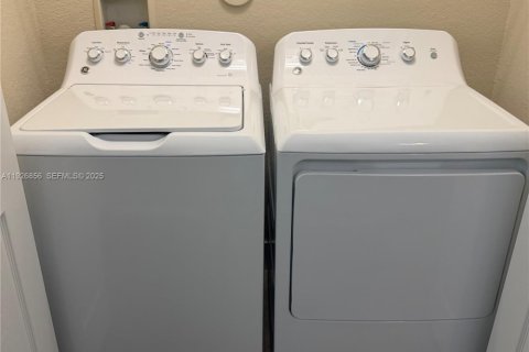 Снять в аренду таунхаус в Хайалиа, Флорида 3 спальни, № 1985923 - фото 16