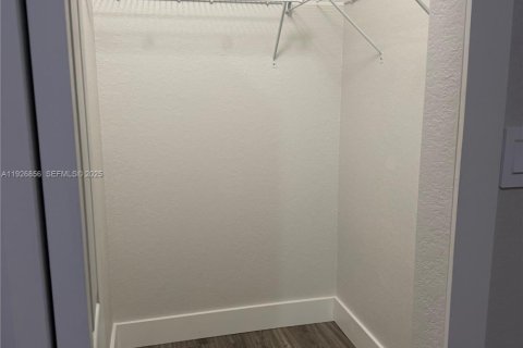 Снять в аренду таунхаус в Хайалиа, Флорида 3 спальни, № 1985923 - фото 11