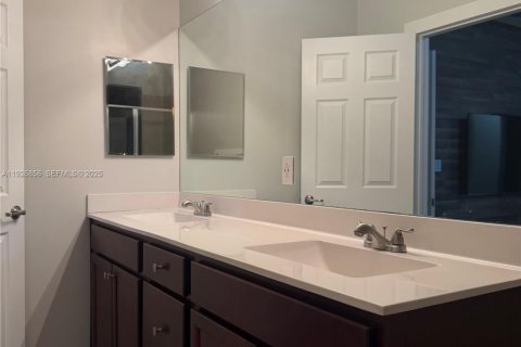 Снять в аренду таунхаус в Хайалиа, Флорида 3 спальни, № 1985923 - фото 8