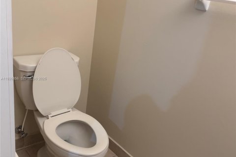 Снять в аренду таунхаус в Хайалиа, Флорида 3 спальни, № 1985923 - фото 17