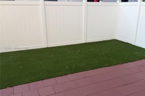 Снять в аренду таунхаус в Хайалиа, Флорида 3 спальни, № 1985923 - фото 20