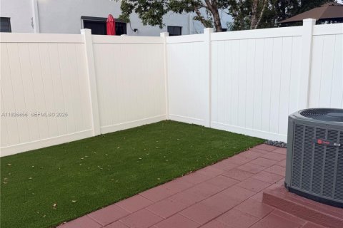 Снять в аренду таунхаус в Хайалиа, Флорида 3 спальни, № 1985923 - фото 19