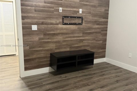 Снять в аренду таунхаус в Хайалиа, Флорида 3 спальни, № 1985923 - фото 10