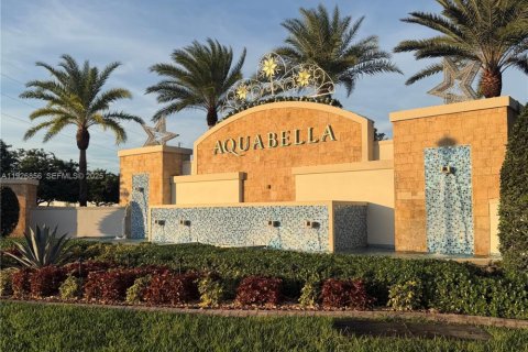 Снять в аренду таунхаус в Хайалиа, Флорида 3 спальни, № 1985923 - фото 1